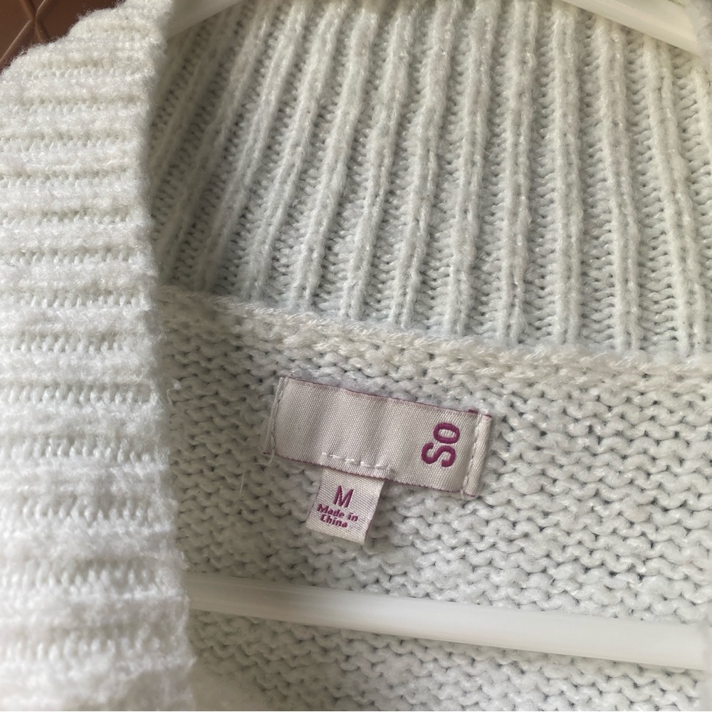 Cozy White Cable Knit Sweater - Picture 3 of 6